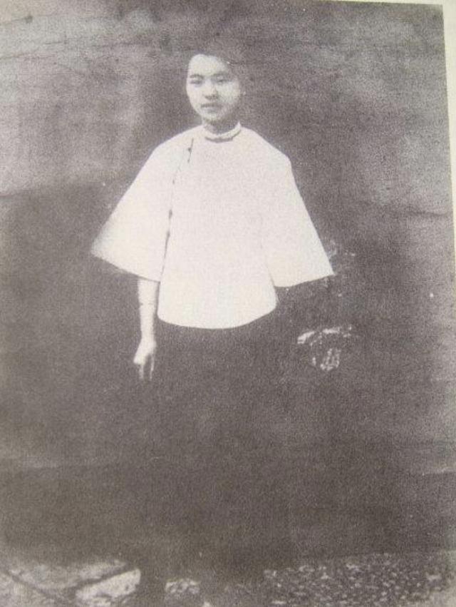 百家乐平台推荐-南京解放后一名身穿旗袍的优雅女子来到35军：让你们政委来见我(图6)